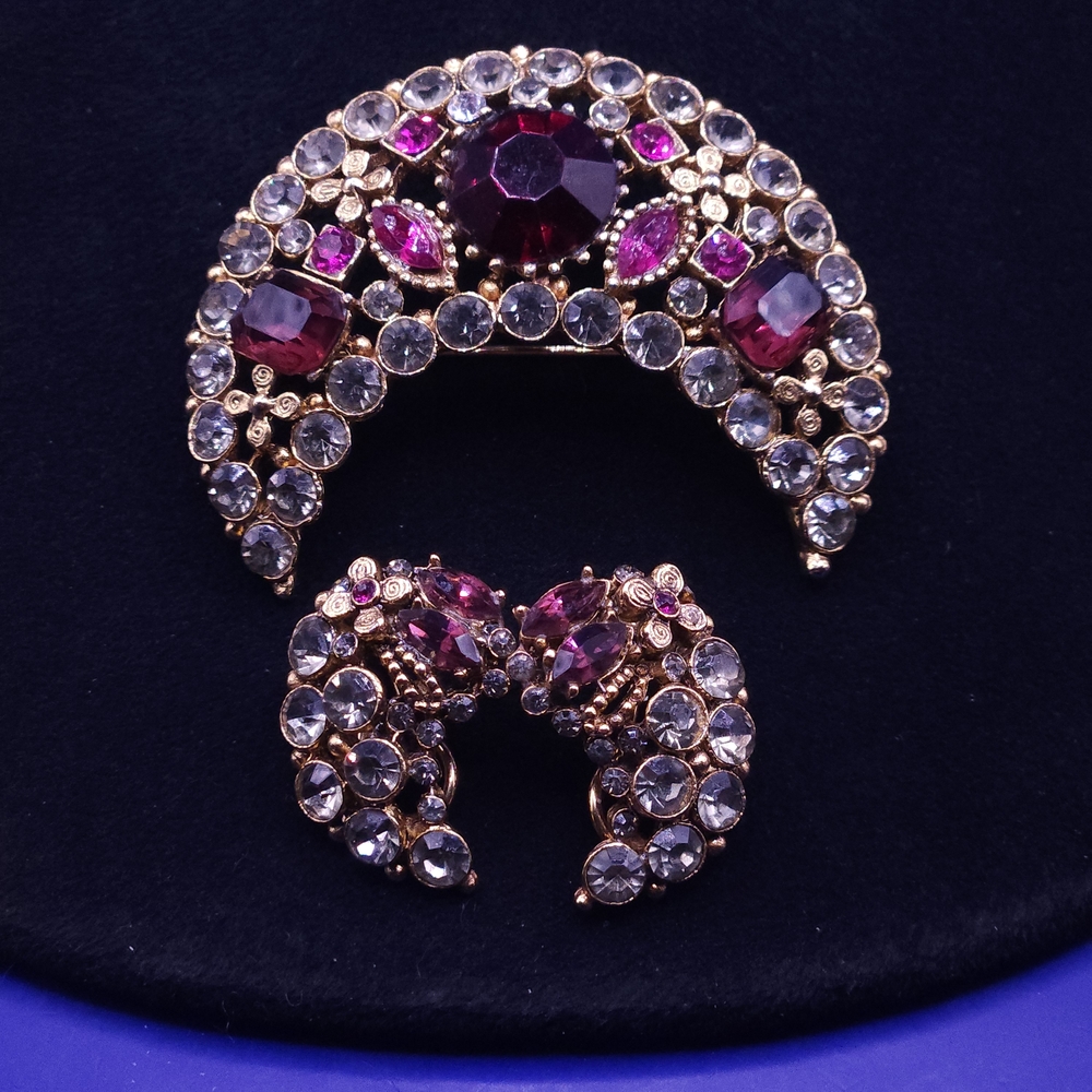 “Vintage Capri Rhinestone Demi Parure – Crescent Brooch & Clip Earrings